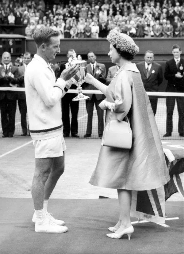 布置半场防 布置半场防