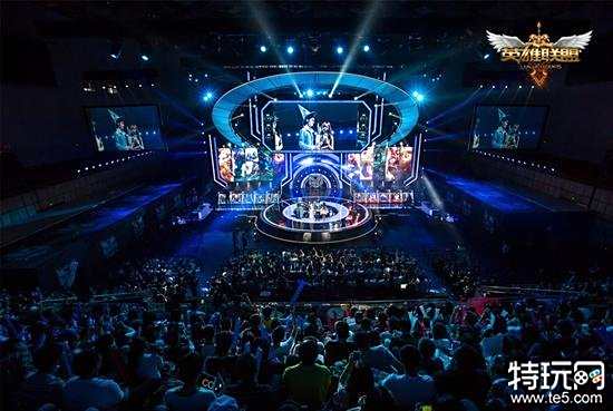 她凭借顽强 她凭借顽强