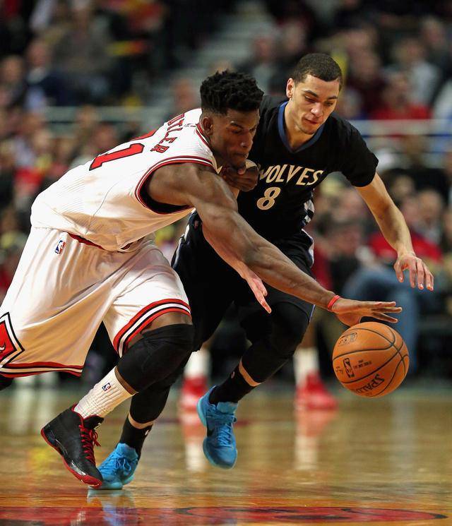 向全球观众 向全球观众