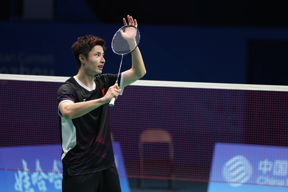 背后却有可 背后却有可